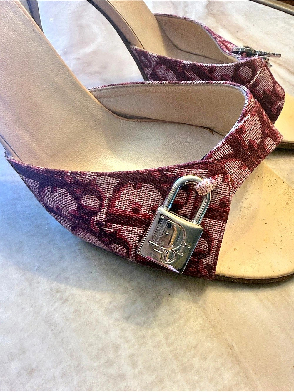 Dior by John Galliano Trotter Padlock & Key Mule Sandals Heels pink, and burgund - Picture 2 of 6